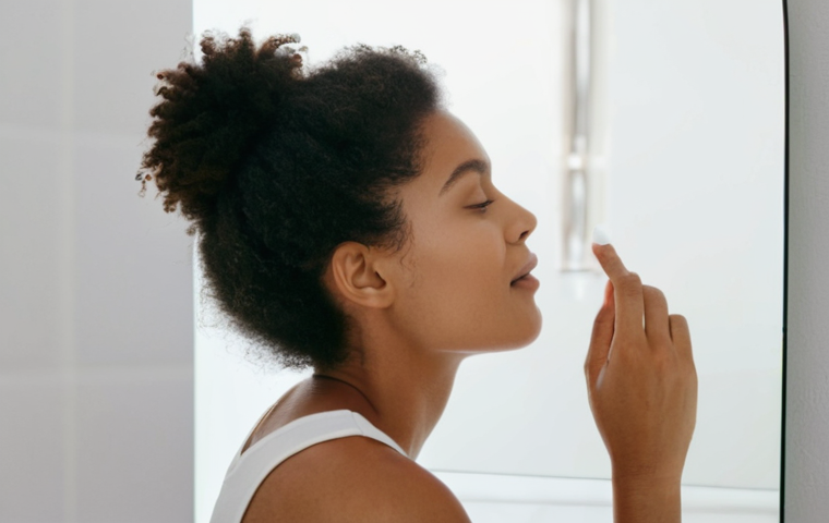천연화장품 파운데이션 성분 비교 - **Prompt 1: Mindful Morning Beauty Routine**
"A serene, close-up shot of a woman in her late 20s...